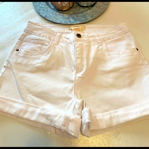 Liquid x casual white jean shorts. Size 5/6.